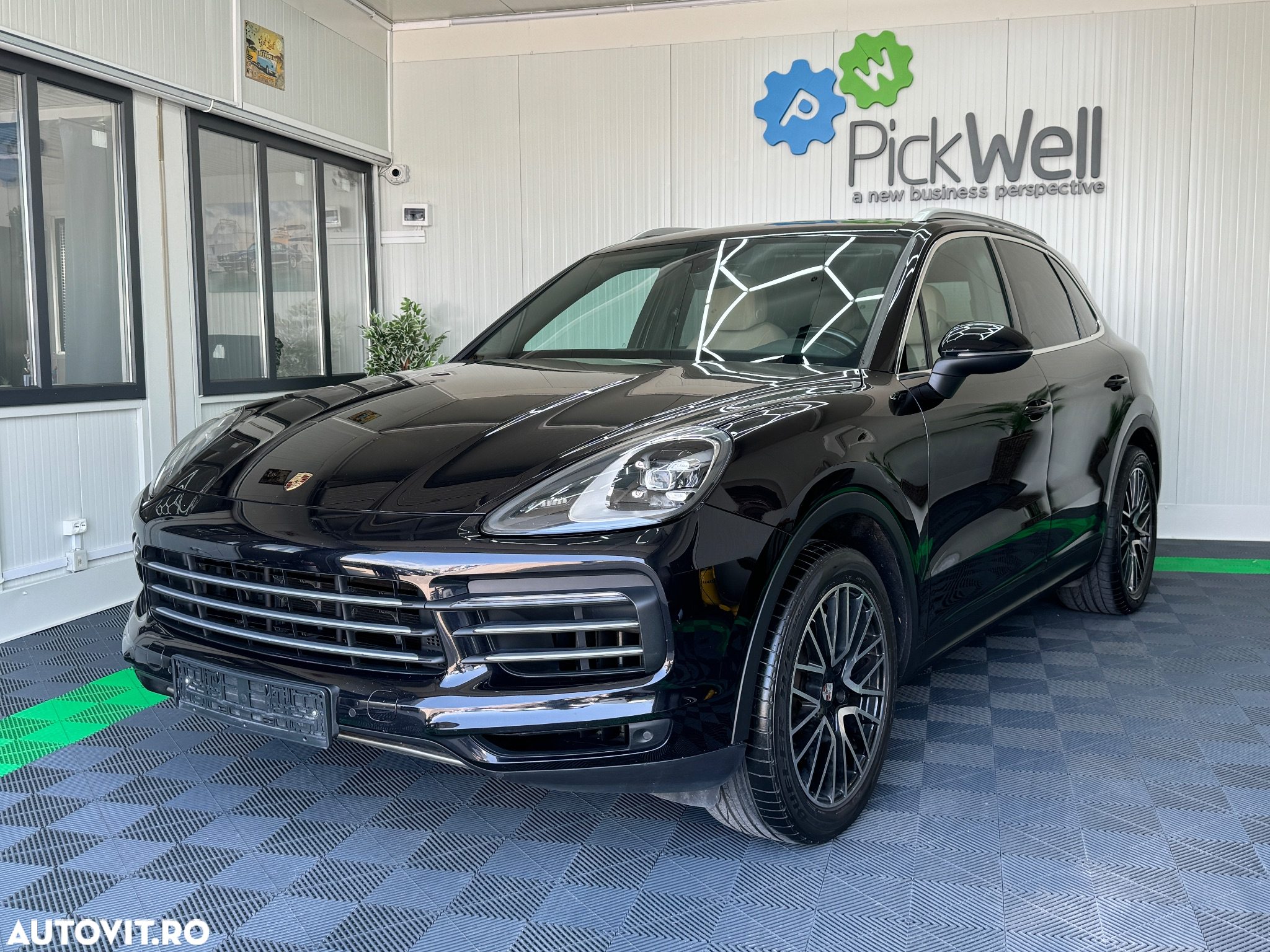 Porsche Cayenne Standard - 2
