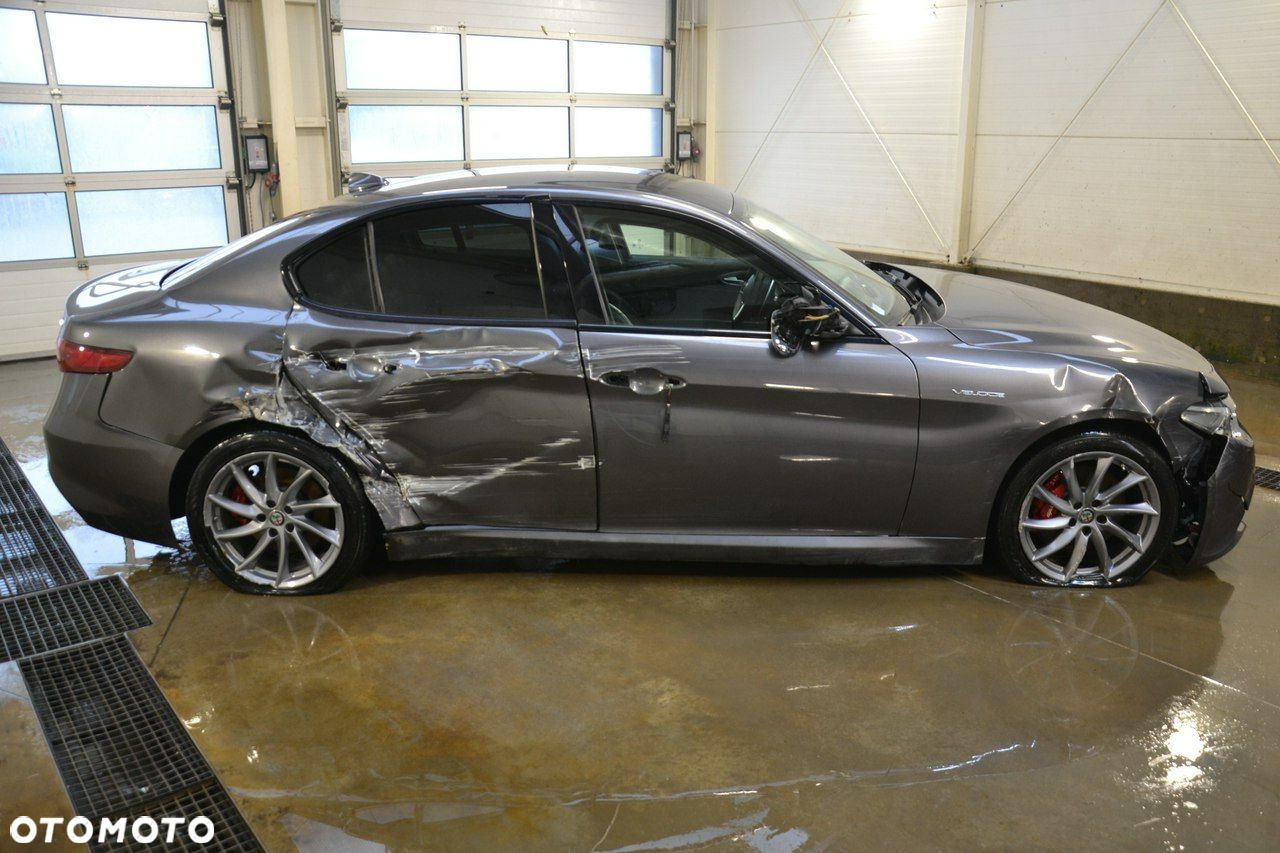 Alfa Romeo Giulia - 8