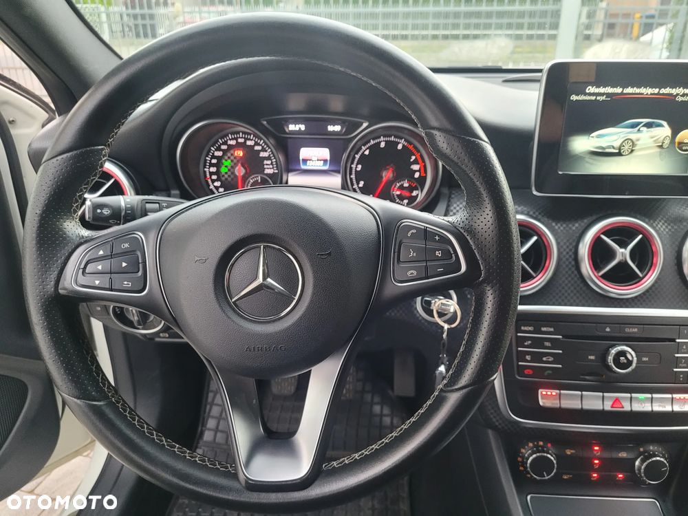 Mercedes-Benz Klasa A 160 AMG Line - 22