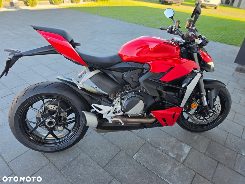 Ducati Streetfighter V2 - 24