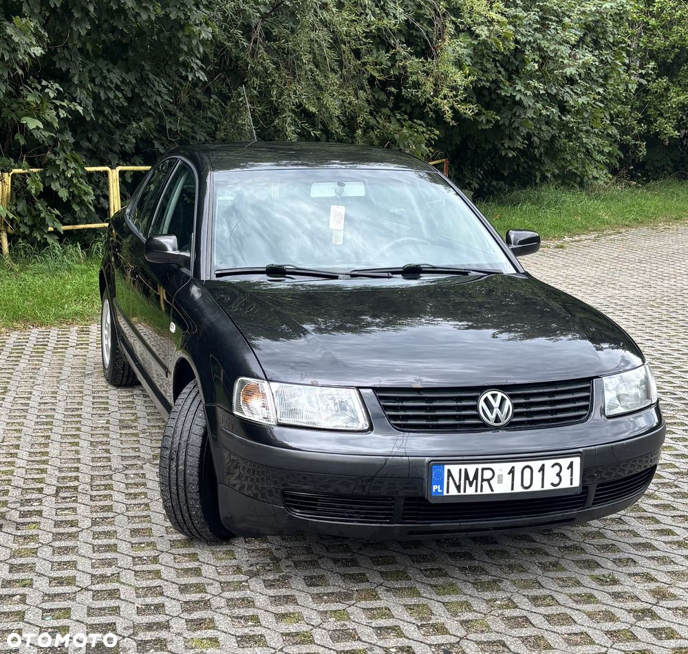 Volkswagen Passat - 1