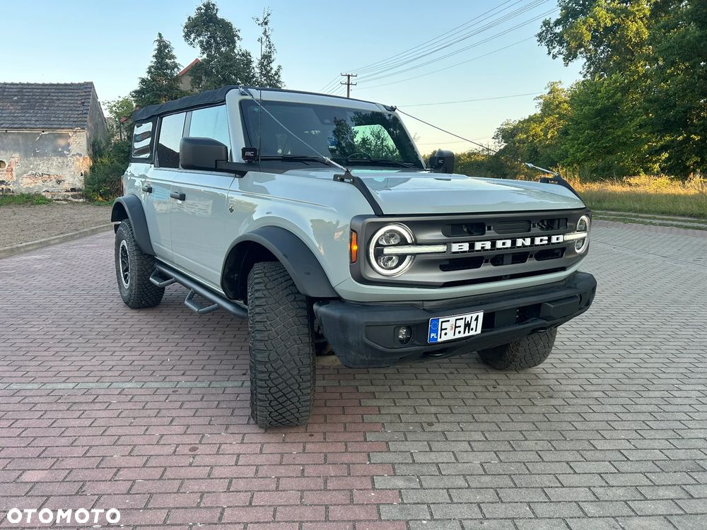 Ford Bronco - 2