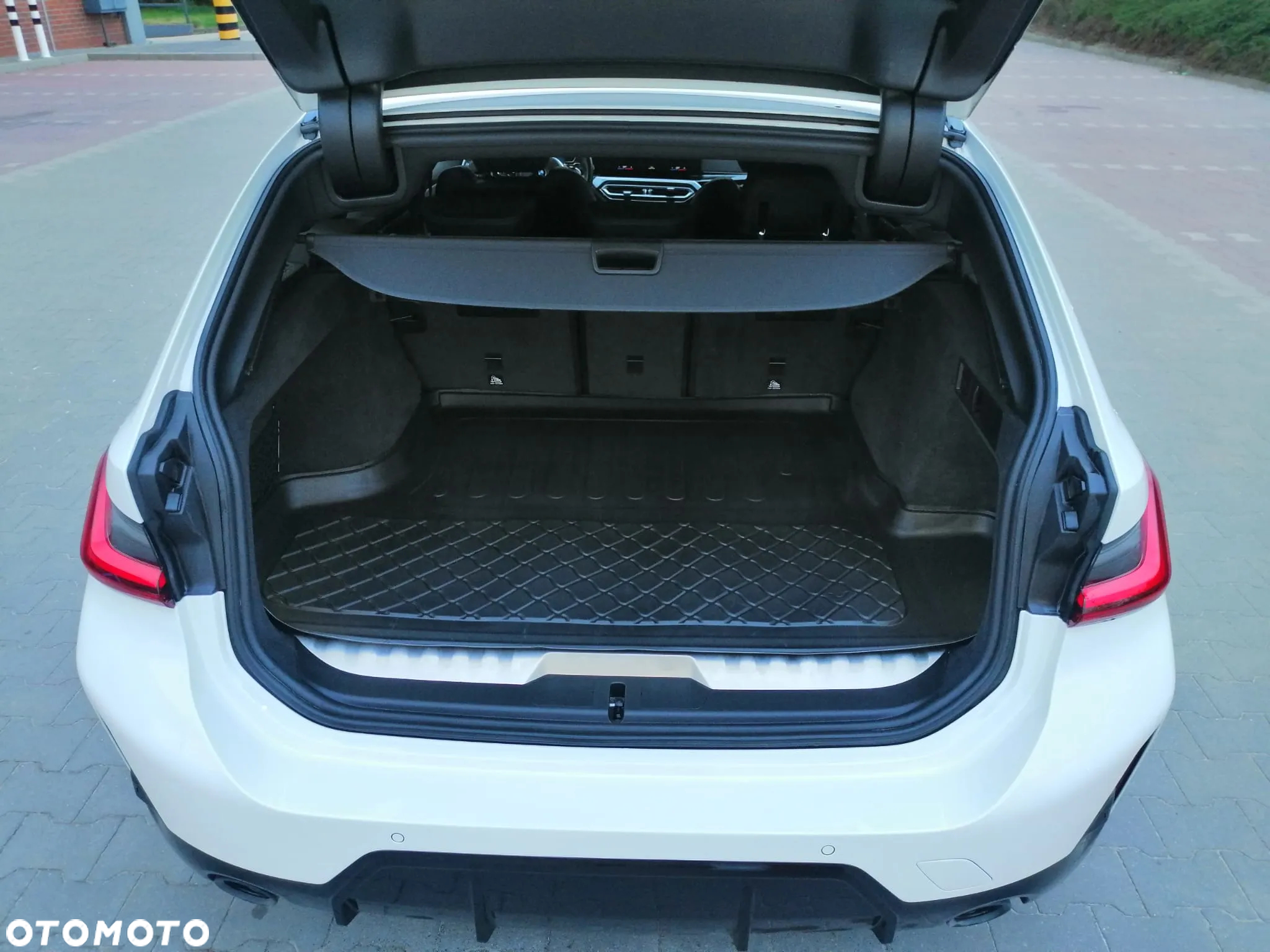 BMW Seria 3 330e M Sport sport - 40