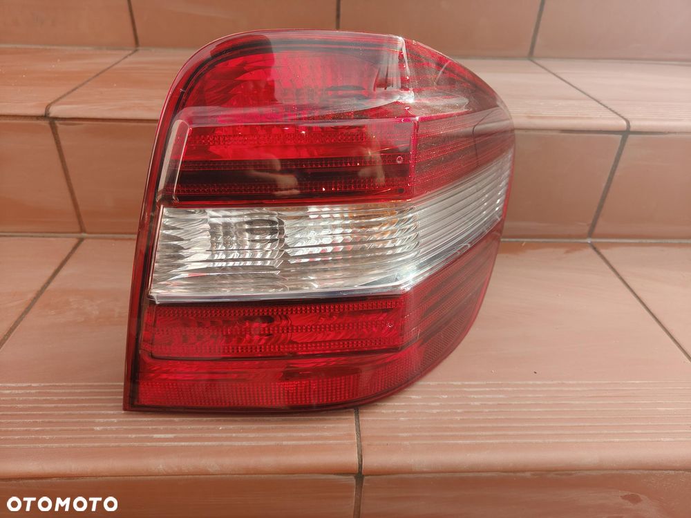 MERCEDES ML W164 LIft 08-11 Lampa Tylna Lewa Prawa Tył - 19
