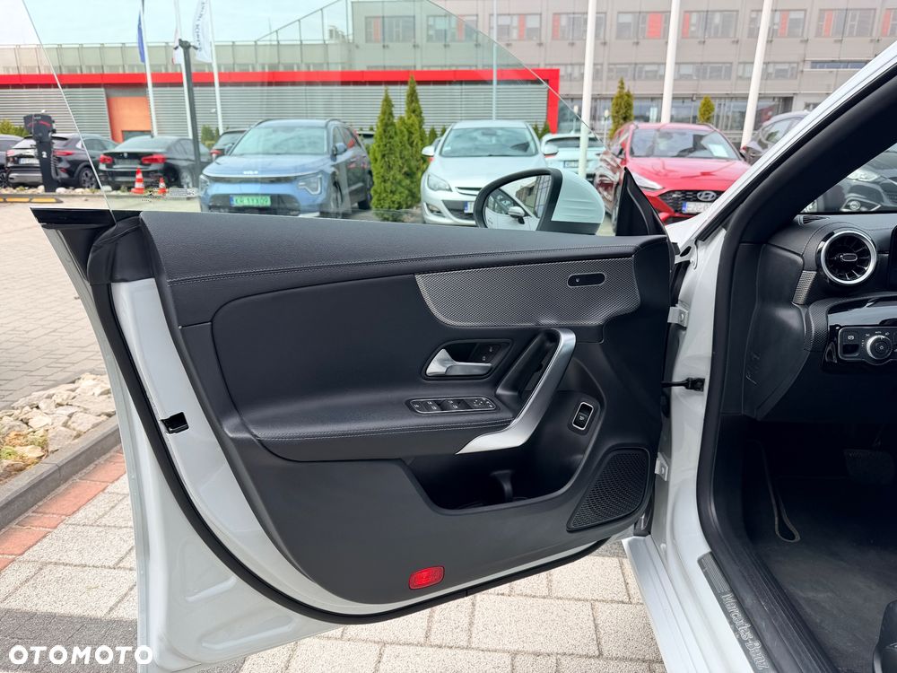 Mercedes-Benz CLA 200 7G-DCT - 16