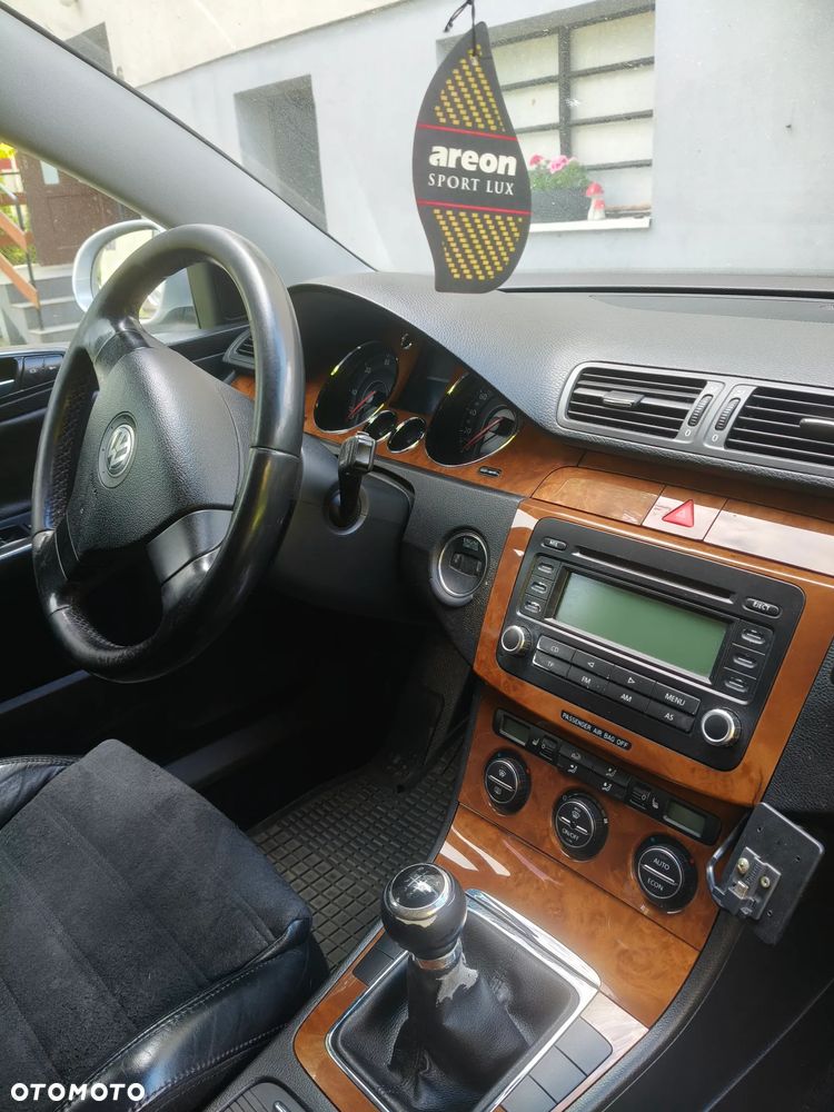 Volkswagen Passat 1.9 TDI Highline - 17