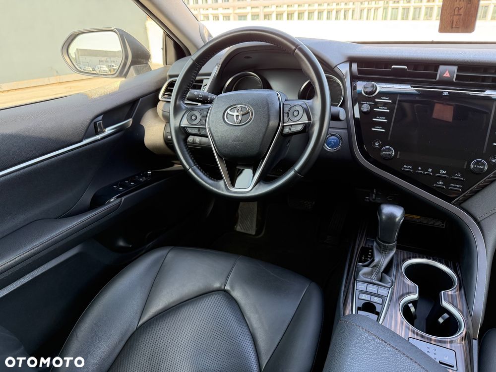 Toyota Camry 2.5 Hybrid Executive CVT - 22