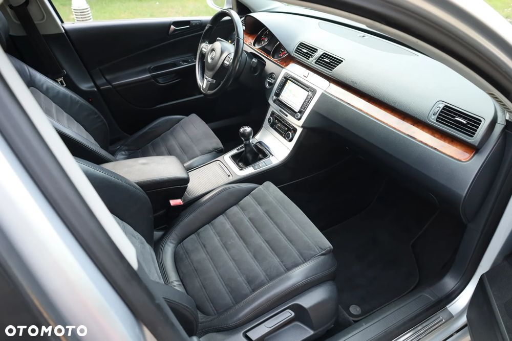 Volkswagen Passat 2.0 TDI DPF Highline - 18