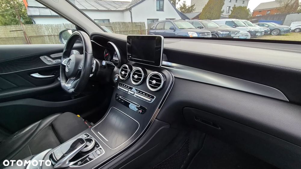 Mercedes-Benz GLC 250 4Matic 9G-TRONIC AMG Line - 22