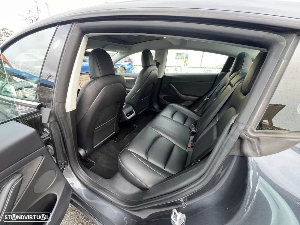 Tesla Model 3 Long Range Tração Traseira - 31