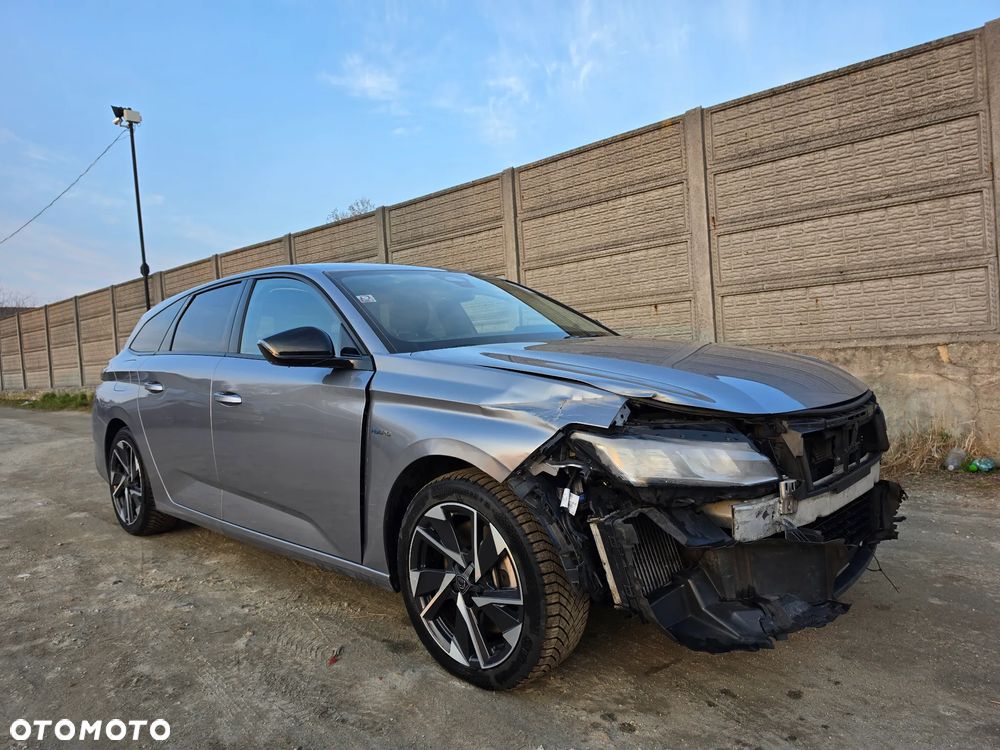 Peugeot 308 1.6 Hybrid PHEV Allure EAT8 - 38