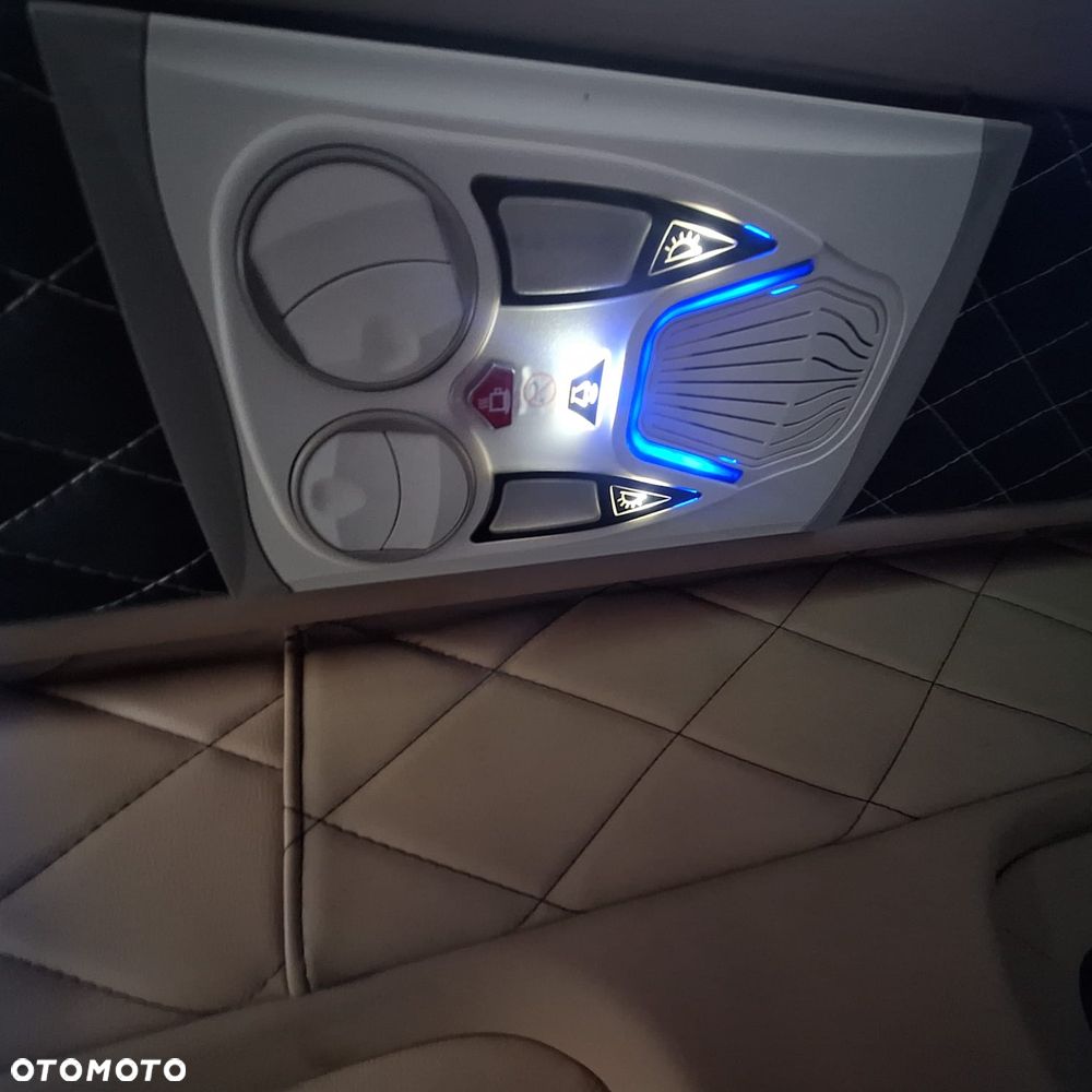 Mercedes-Benz Sprinter - 13