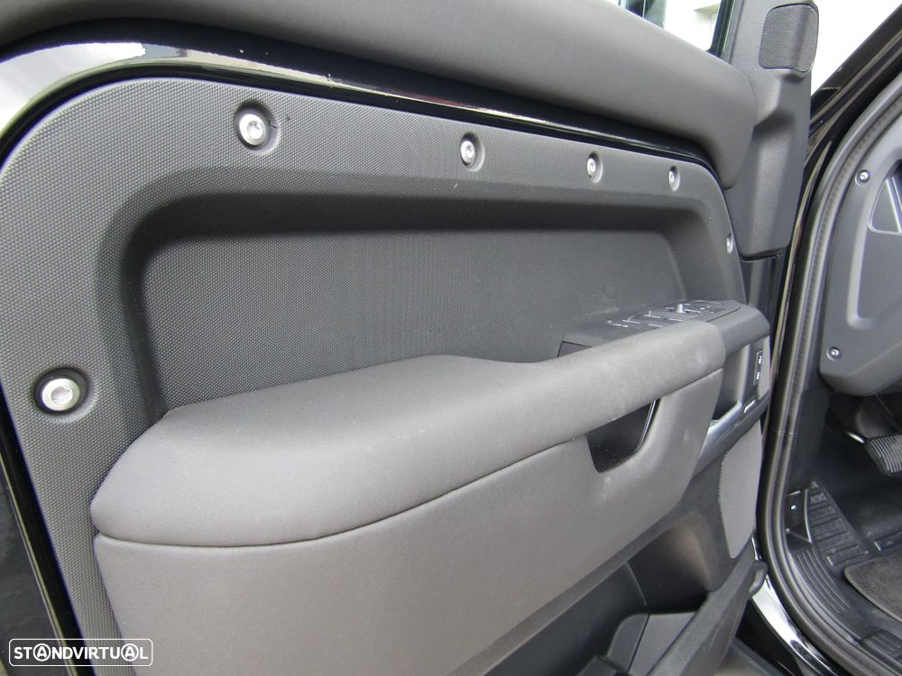 Land Rover Defender 2.0 P300e 110 AWD X-Dynamic SE - 13