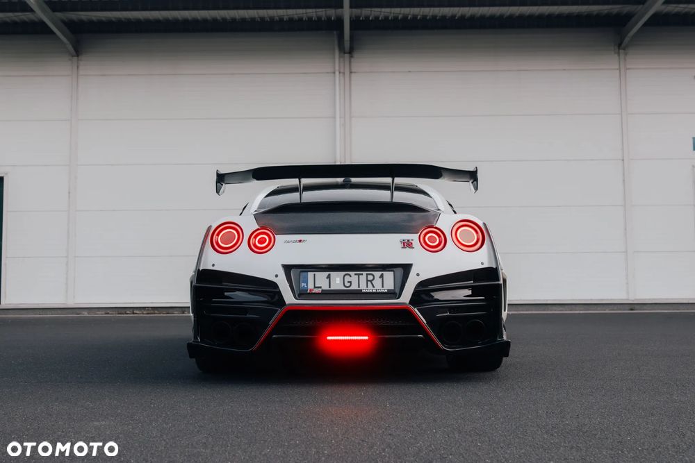 Nissan GT-R - 15
