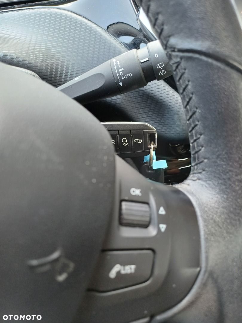 Peugeot 2008 1.2 Pure Tech Active S&S EAT6 - 27