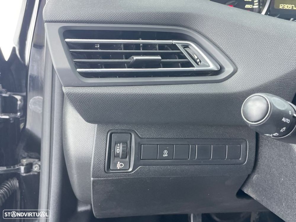 Peugeot 308 SW 1.5 BlueHDi Style - 20