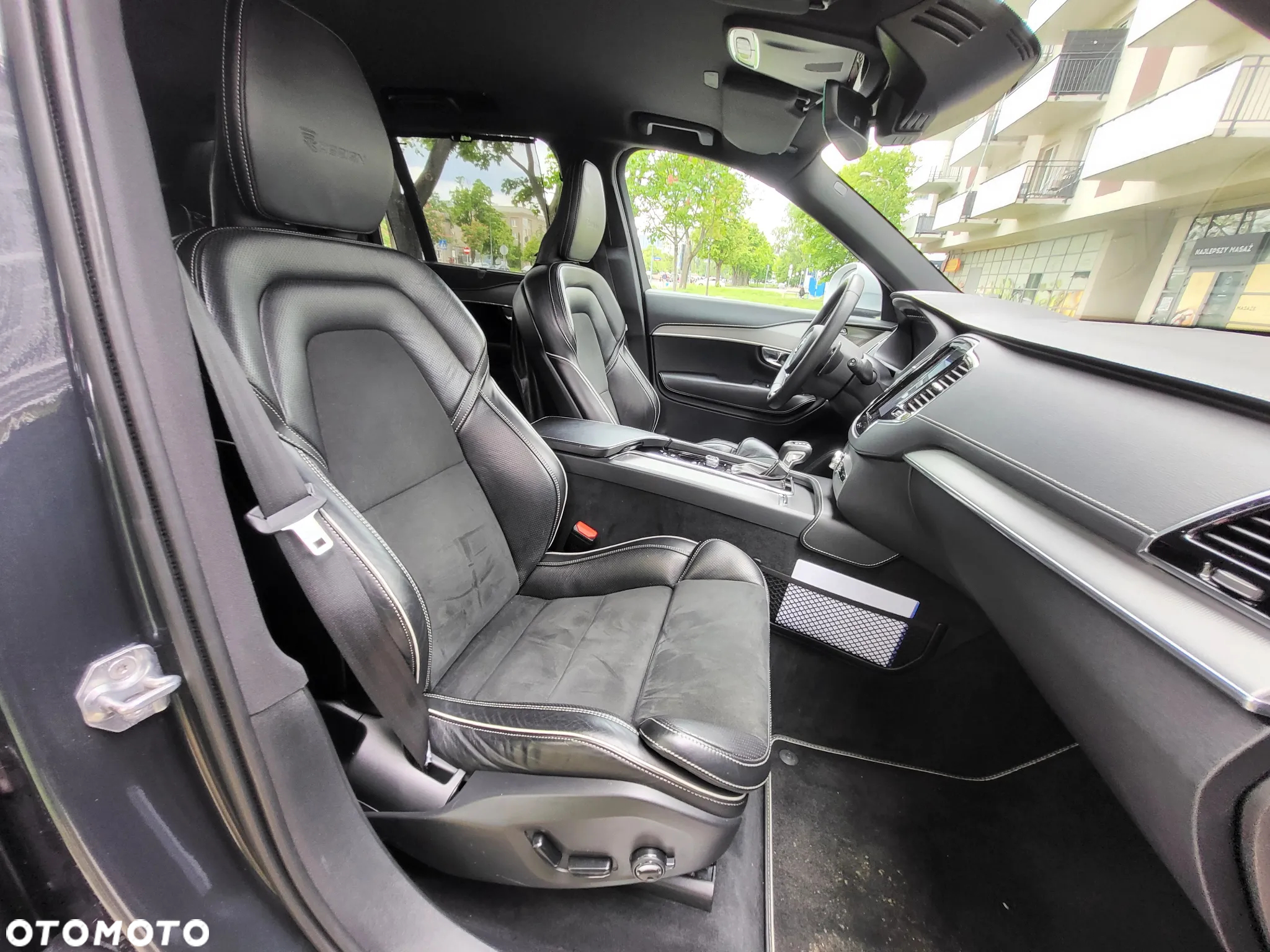 Volvo XC 90 D5 SCR AWD R-Design 7os - 35