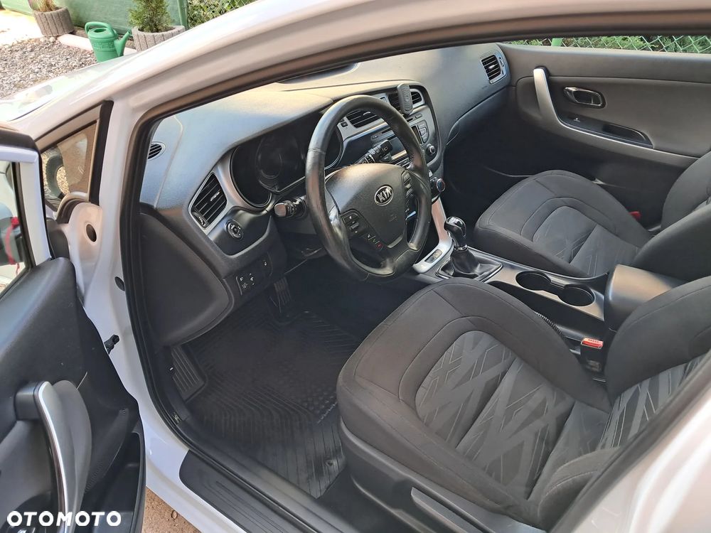 Kia Ceed - 13