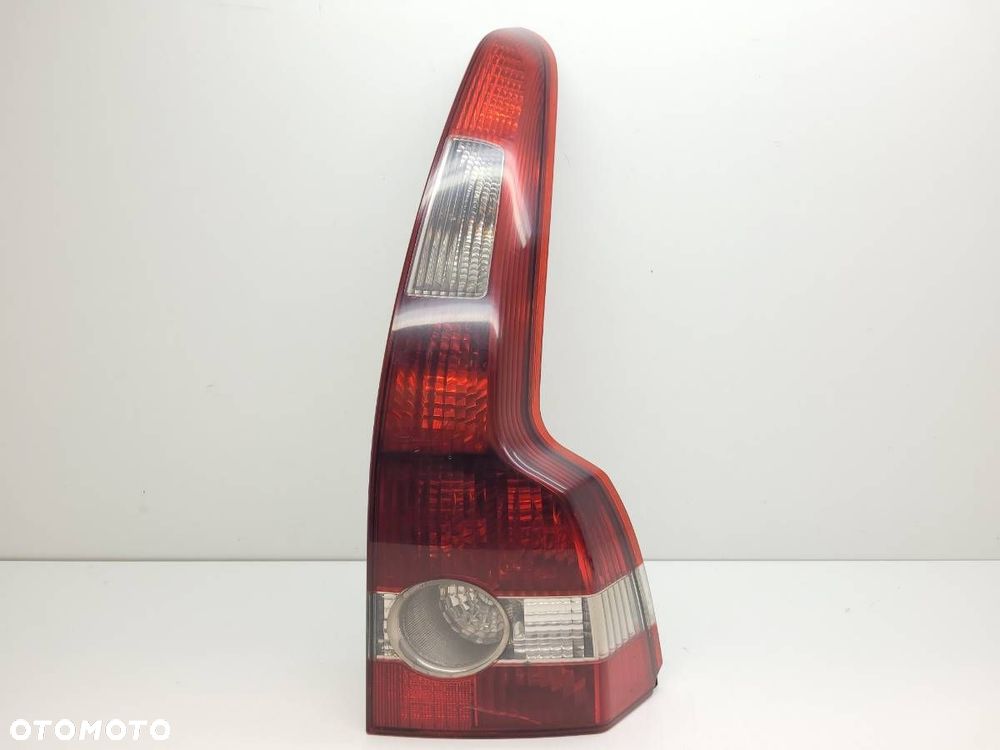 LAMPA TYŁ TYLNA PRAWA W BŁOTNIK VOLVO V50 KOMBI EU 30698921