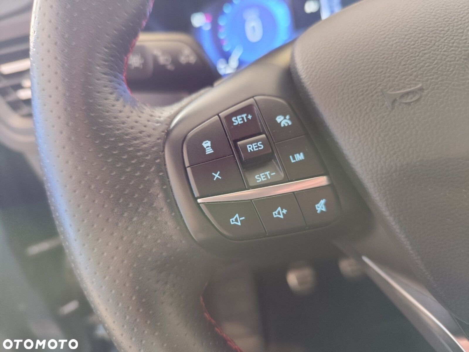 Ford Kuga - 23