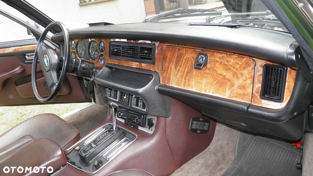 Jaguar XJ - 24