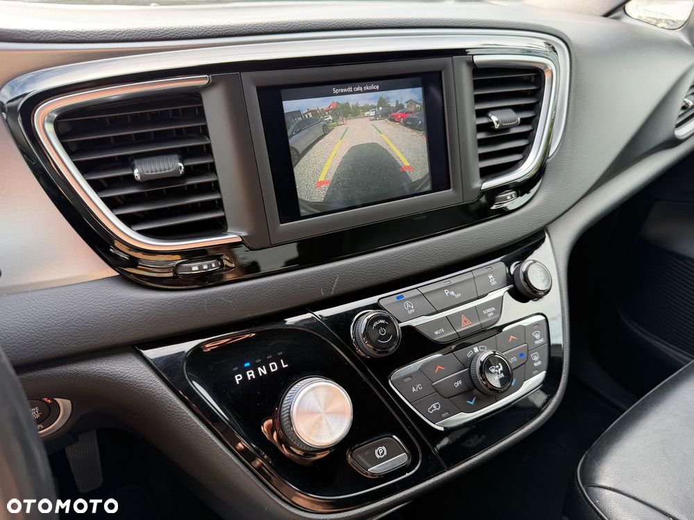 Chrysler Pacifica - 27