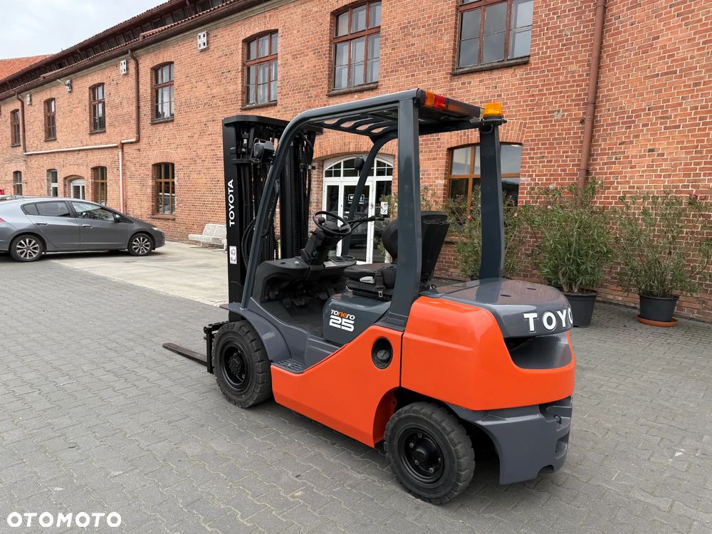 Toyota 02-8FDF25 - 3