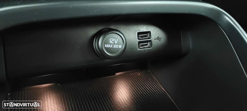 Volvo XC 40 2.0 D3 R-Design Geartronic - 32