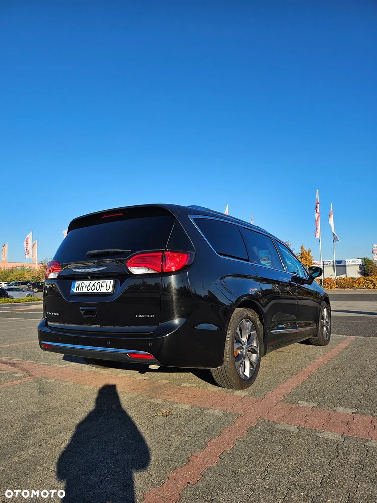 Chrysler Pacifica - 3