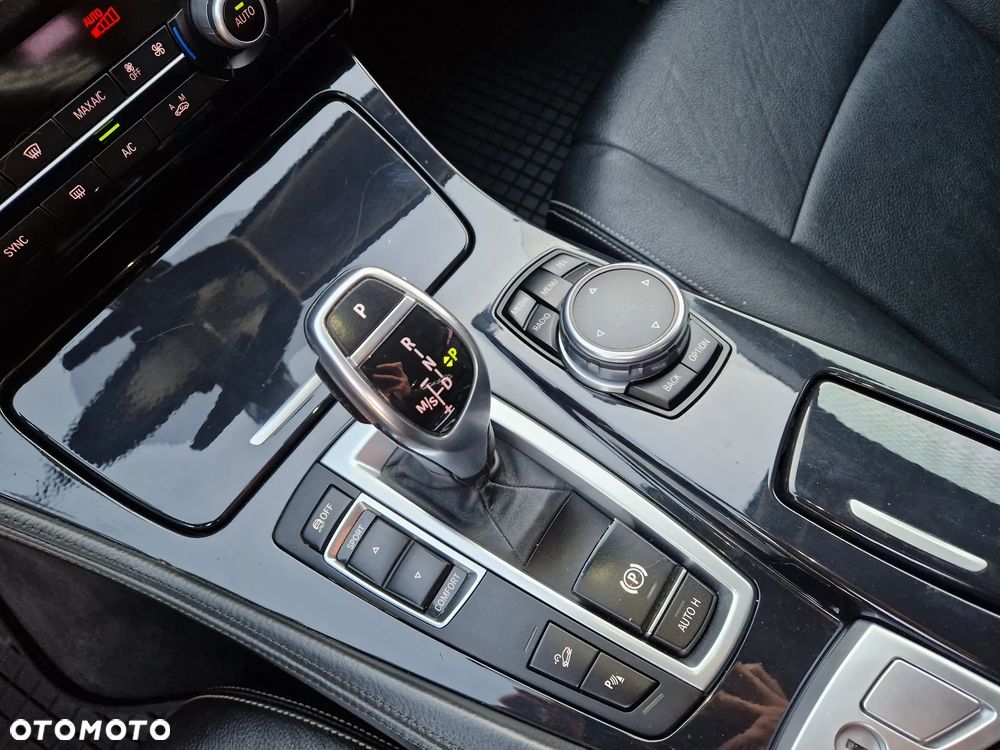 BMW Seria 5 525d xDrive Luxury Line - 24