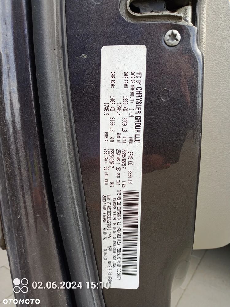 Chrysler Town & Country - 13
