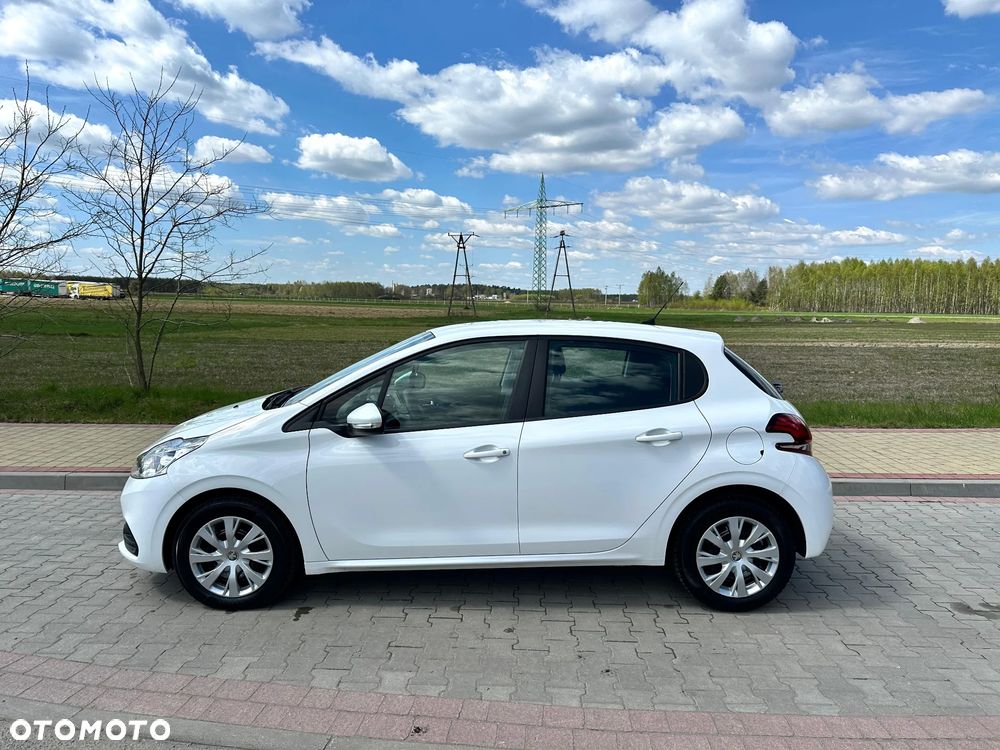 Peugeot 208 - 8