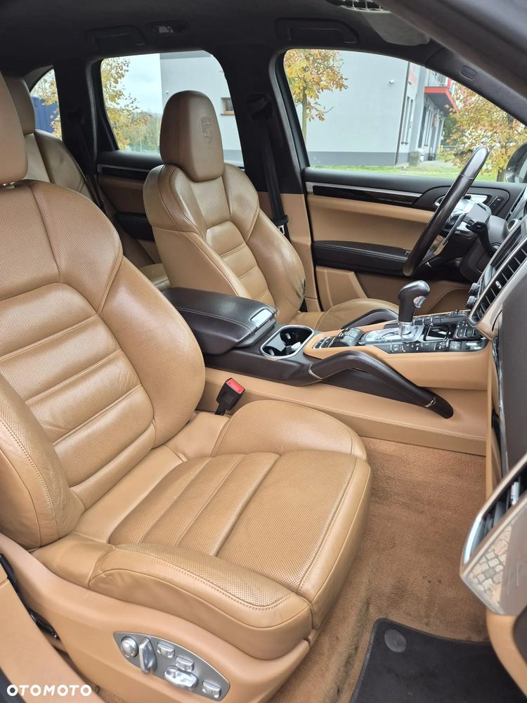Porsche Cayenne - 16