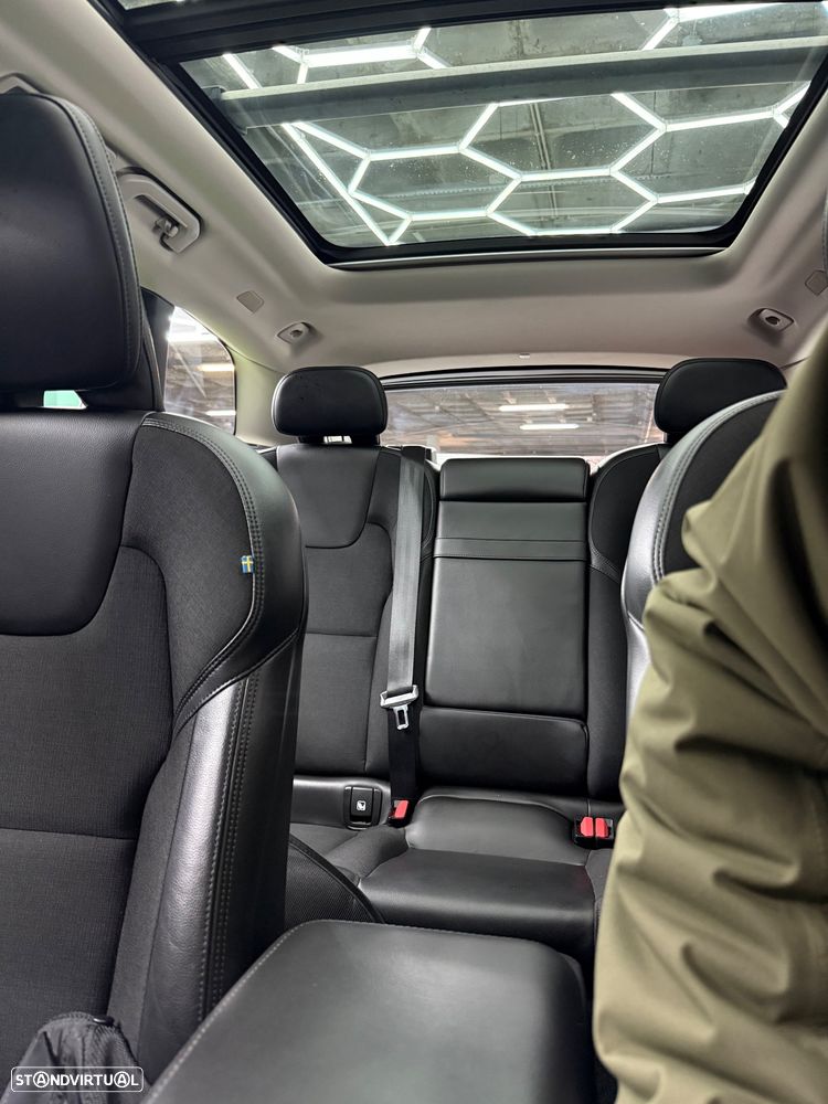 Volvo XC 60 2.0 T8 PHEV Momentum AWD - 22