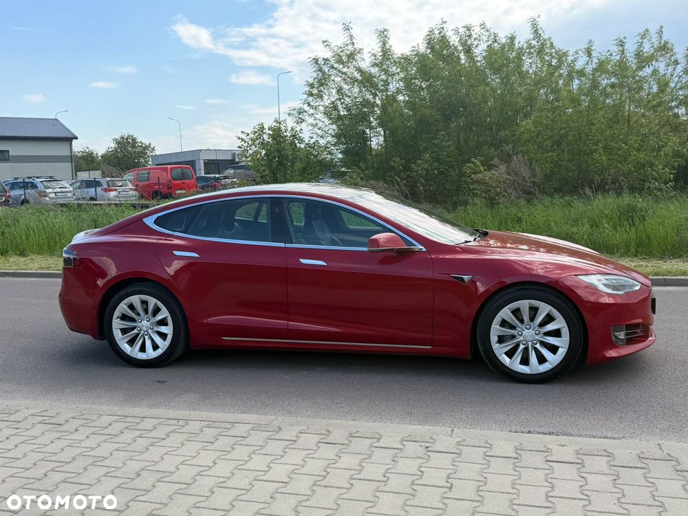 Tesla Model S - 8