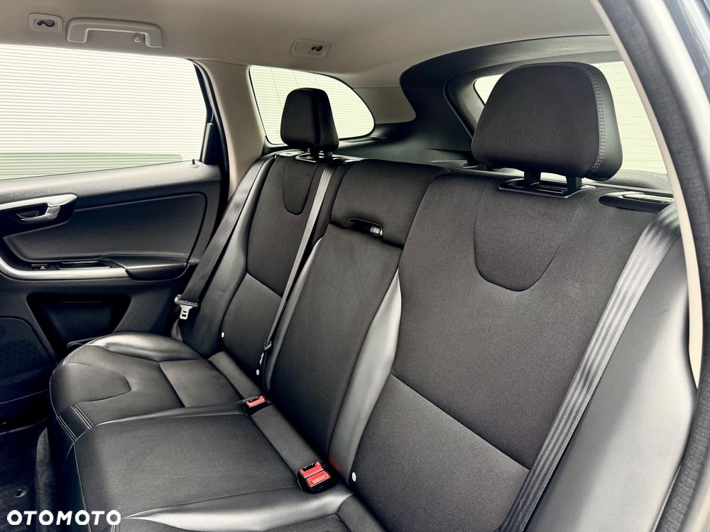 Volvo XC 60 D3 Geartronic Momentum - 32