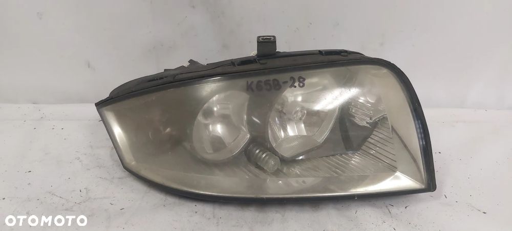 .  PRZOD PRZEDNIA LAMPA PRAWA AUDI A2 - 1
