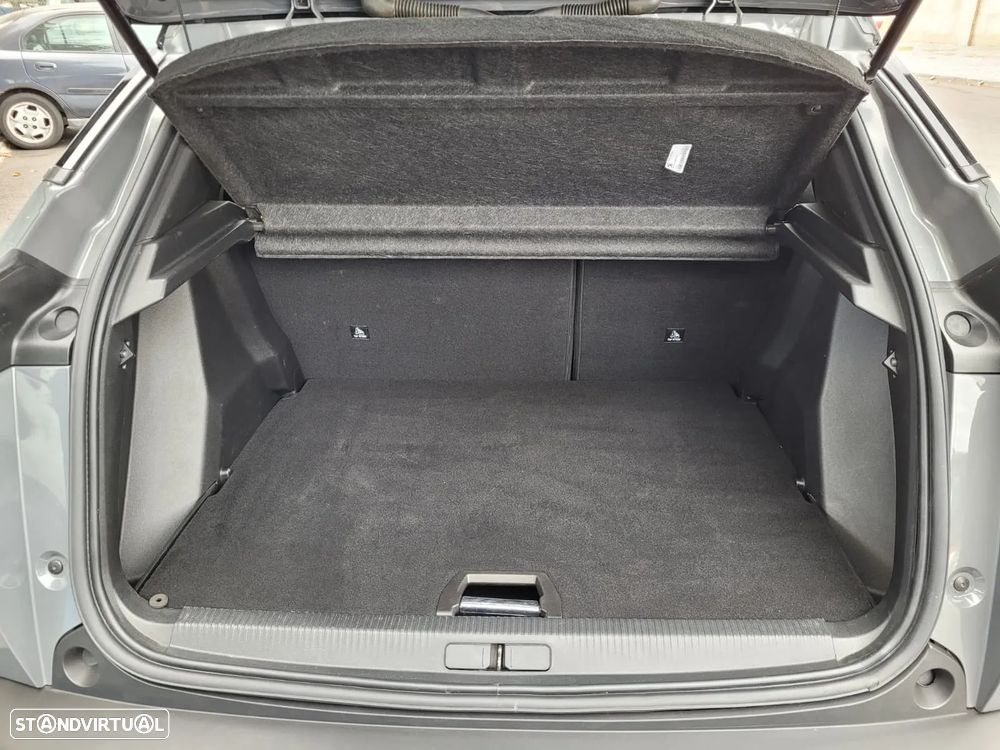 Peugeot 2008 1.2 PureTech GT EAT8 - 19