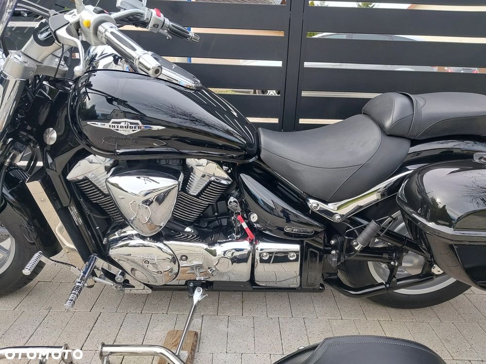 Suzuki Intruder - 12