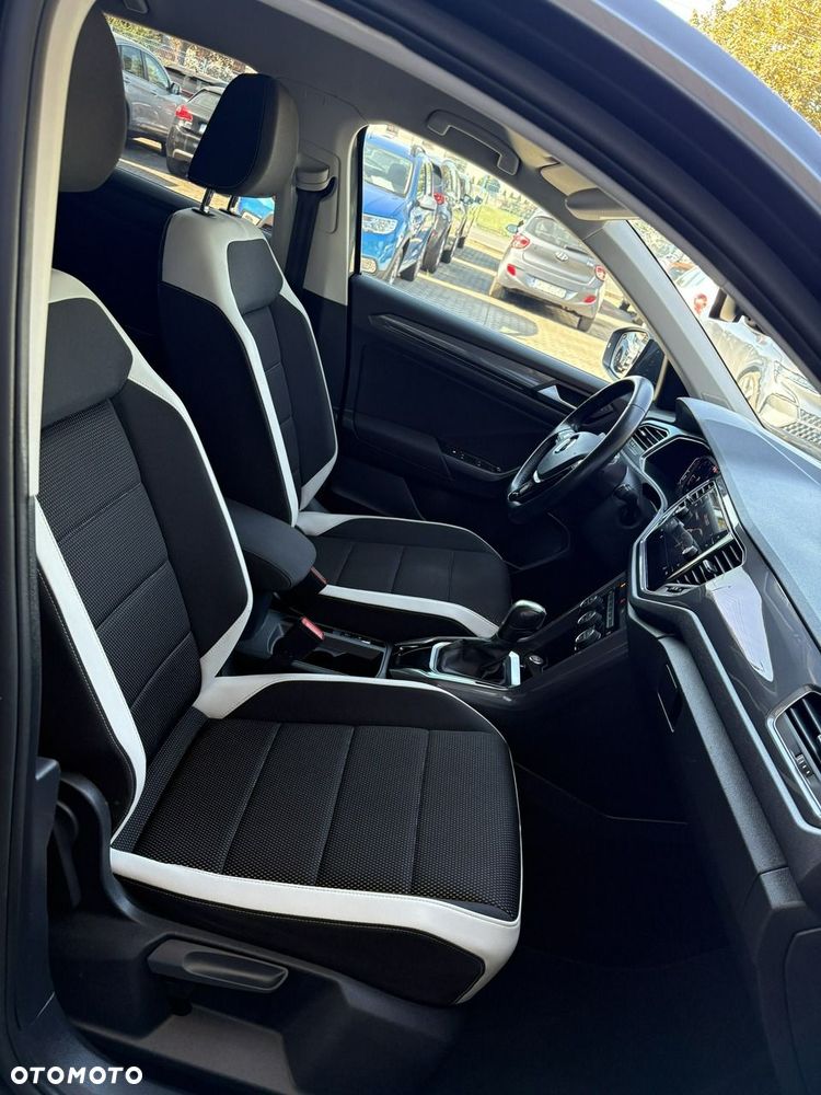 Volkswagen T-Roc - 13