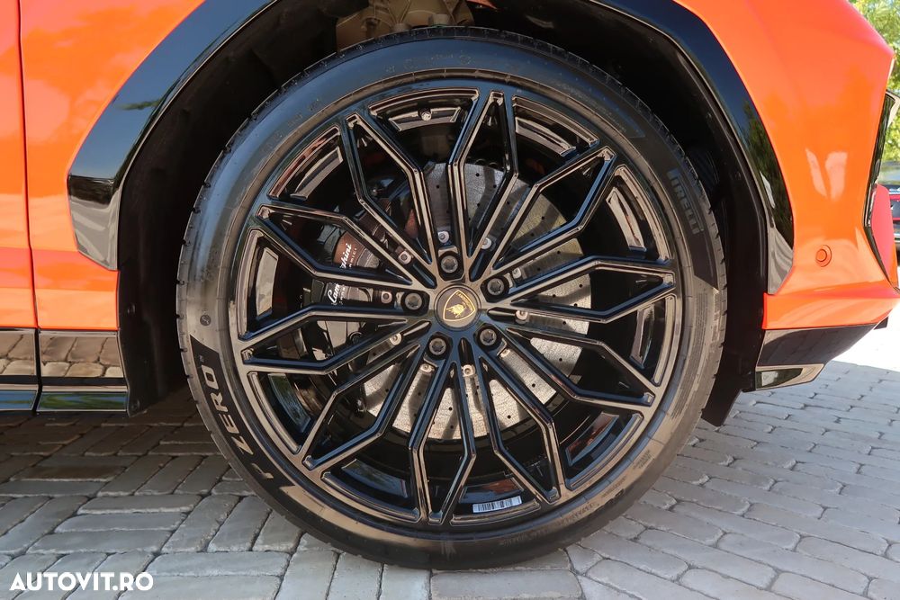Lamborghini URUS - 32