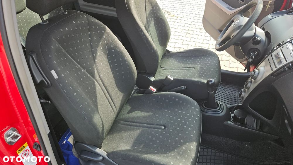 Toyota Yaris 1.0 VVT-i - 10