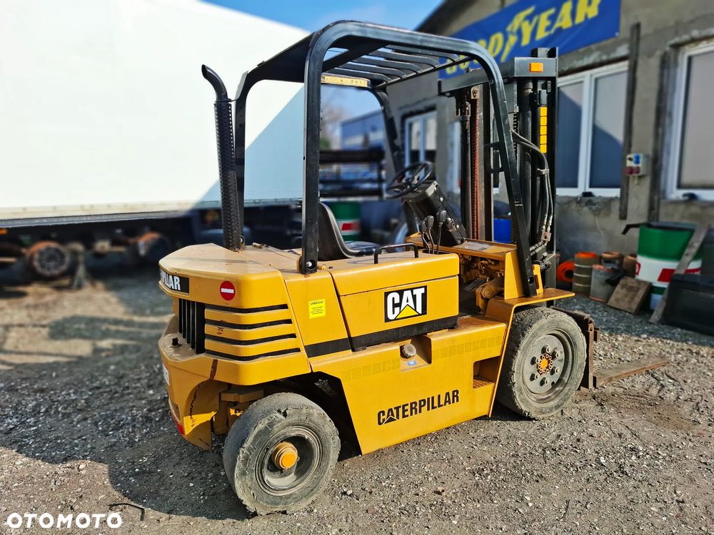 Caterpillar V40E - 2