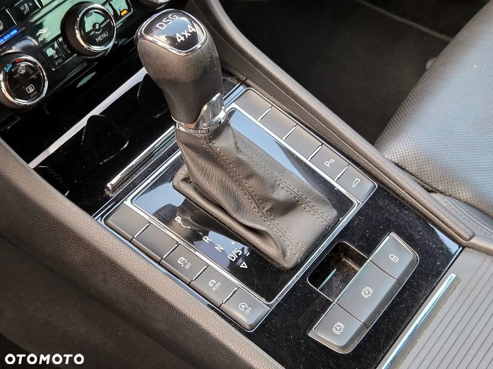 Skoda Superb 2.0 TDI 4x4 L&K DSG - 31