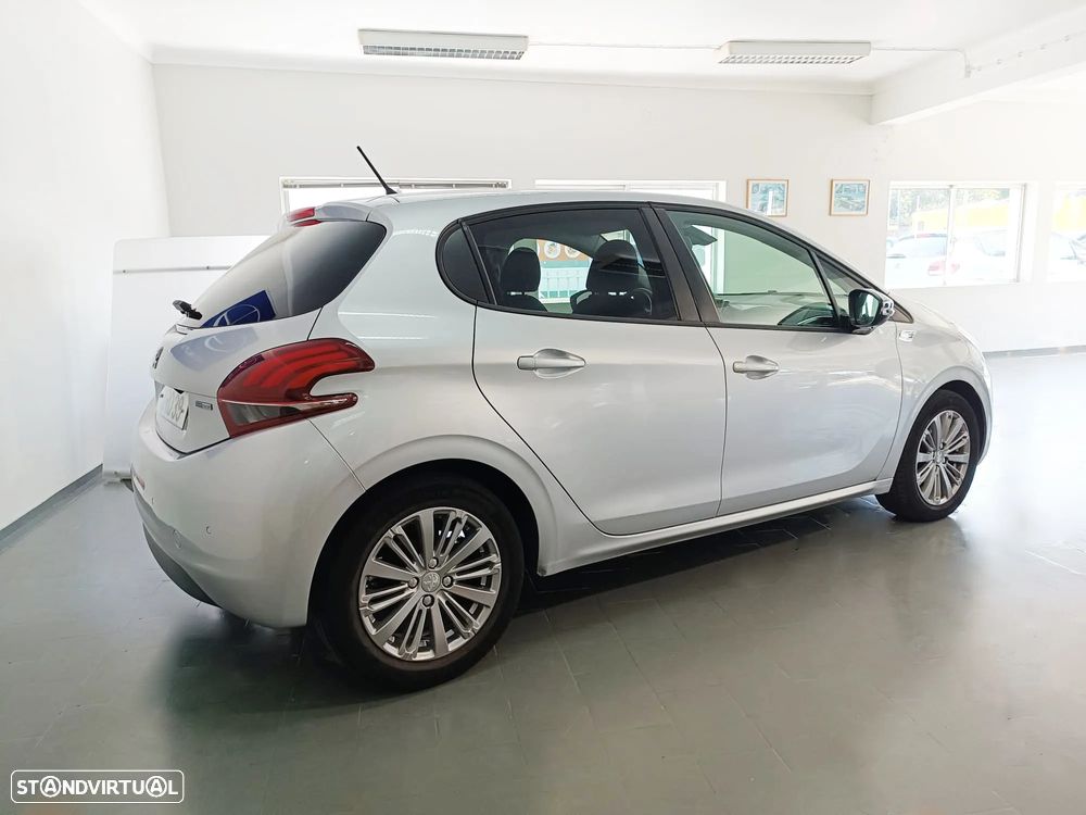 Peugeot 208 1.2 PureTech Style - 6