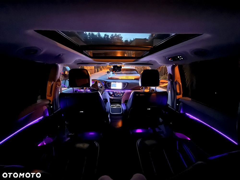 Chrysler Pacifica - 39