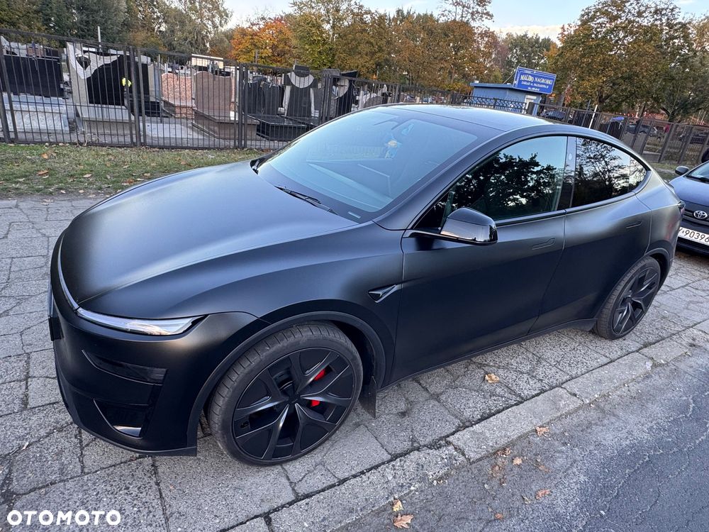 Tesla Model Y Performance AWD - 9