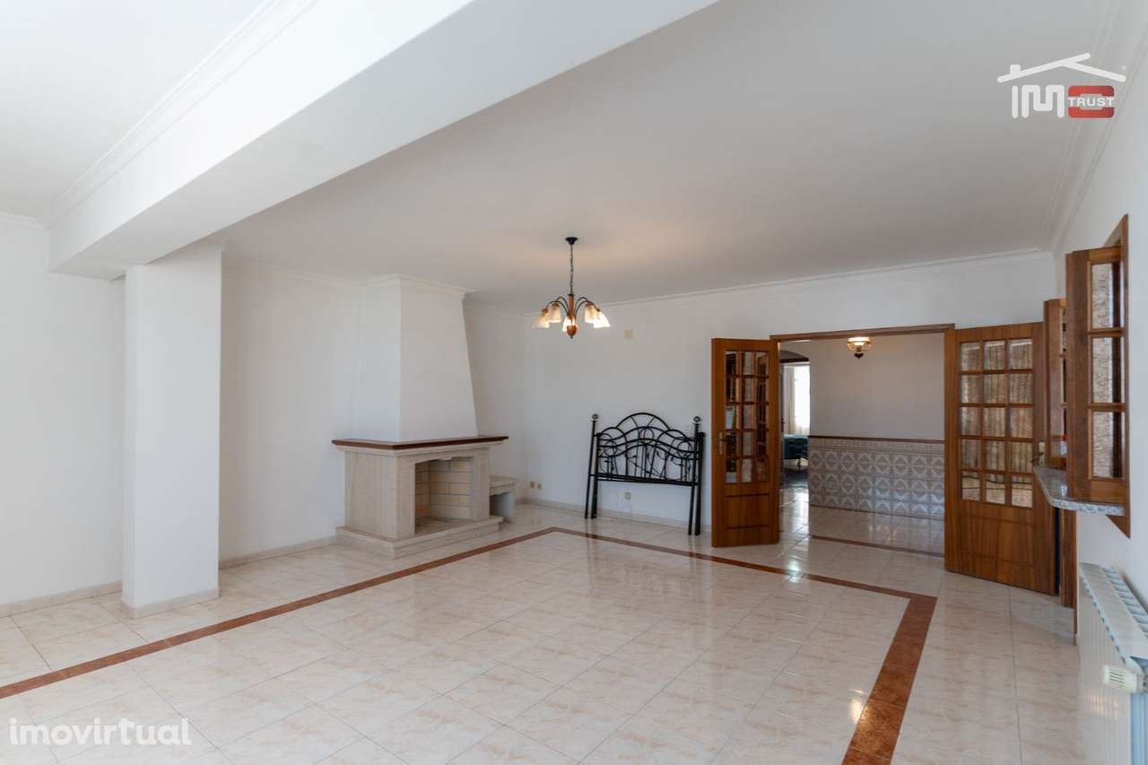 APARTAMENTO T3 COZINHA EQUIPADA  COM ELEVADOR ARRECADAÇÃO E PARQUEA... - Grande imagem: 4/16