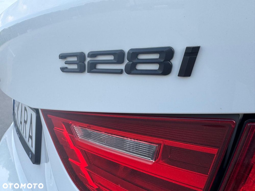 BMW 3GT 328i xDrive - 12