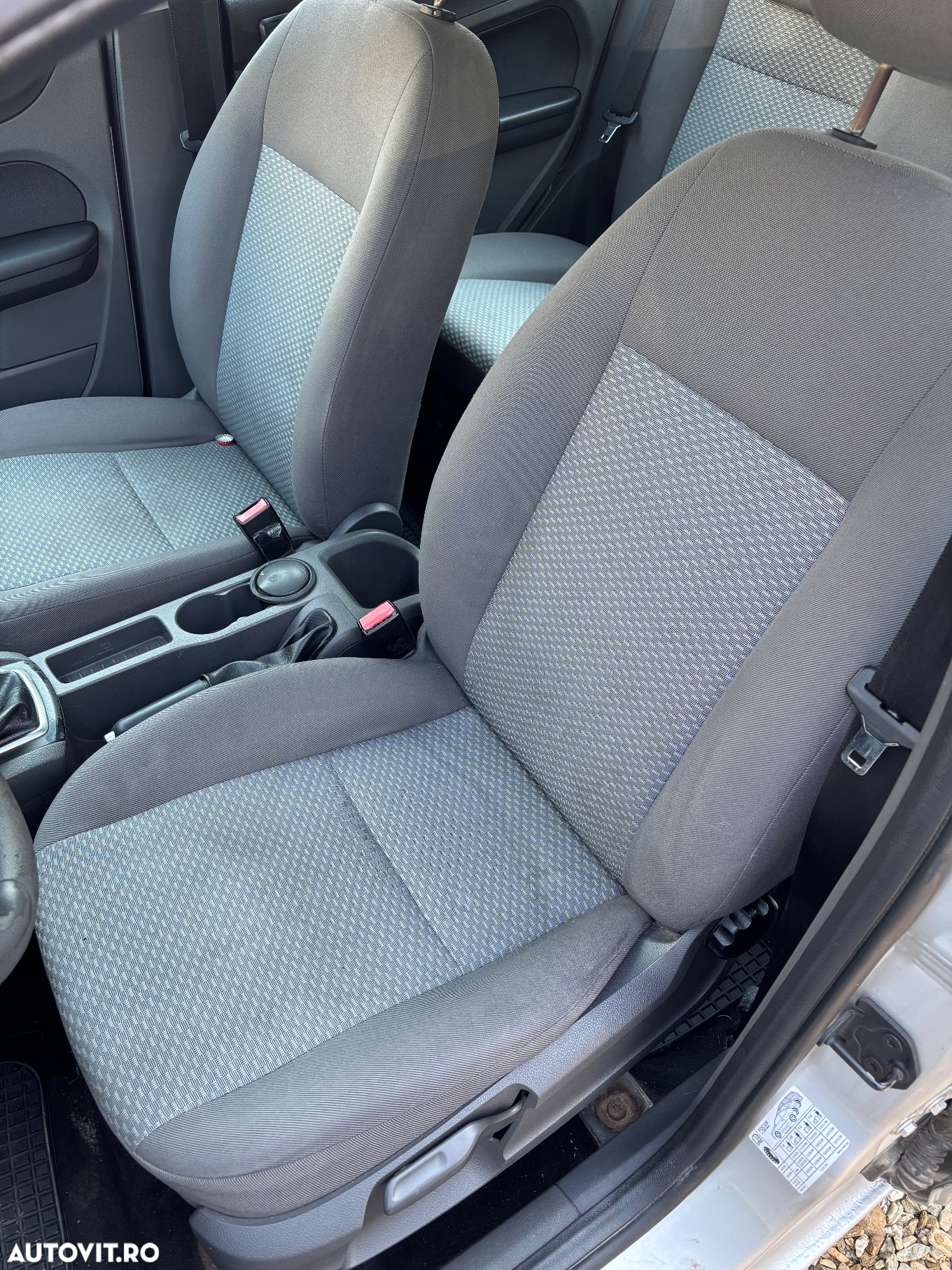 Ford Focus 1.6 16V Style - 12